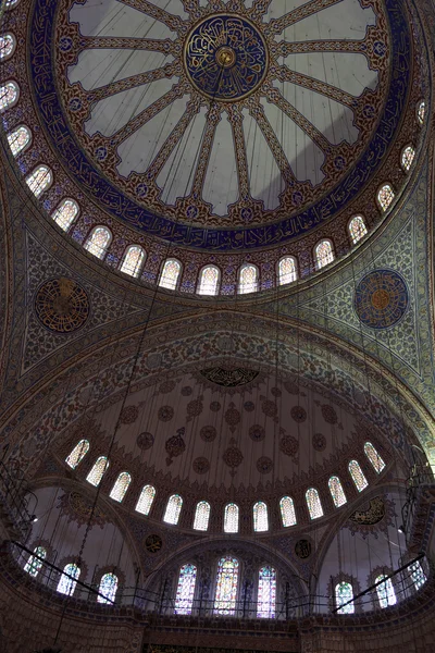 Parte cúpula principal de la mezquita del sultán Ahmed — Foto de Stock