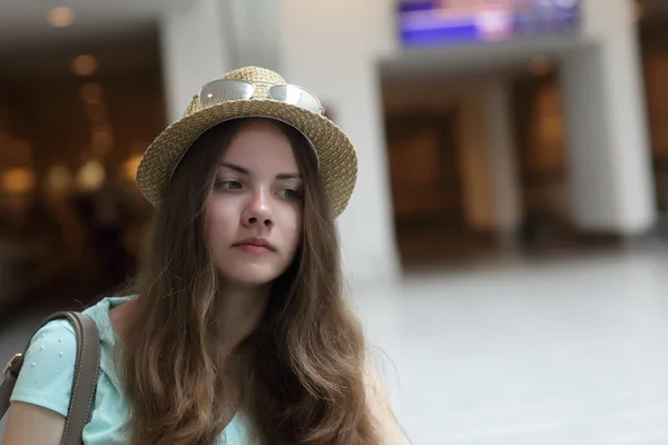 Portret van pensive meisje — Stockfoto
