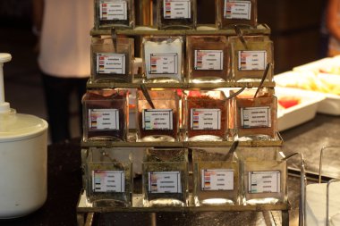 Açık büfe çeşitli baharatlar