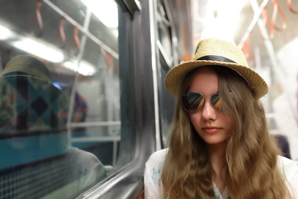 Pessoa no comboio do metro — Fotografia de Stock