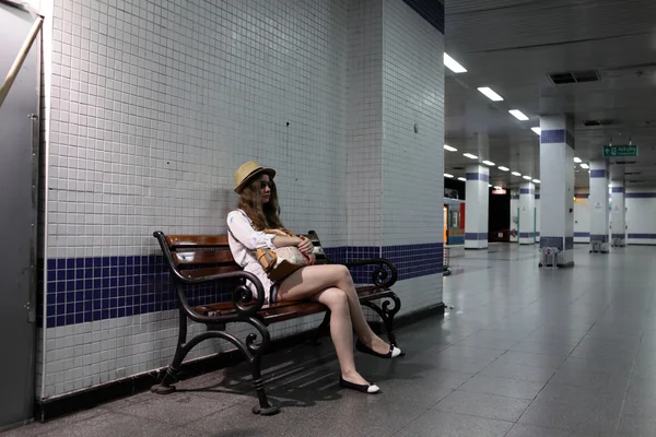 Teen on the bench in subway station — Stock Photo, Image