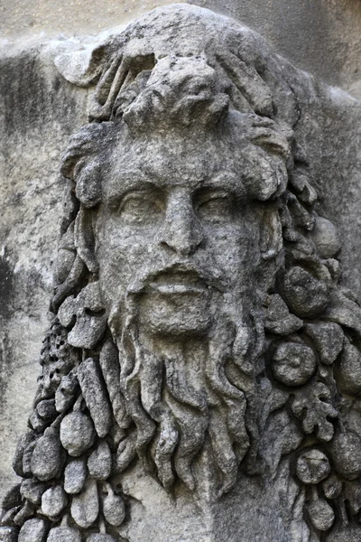 狄俄尼索斯石棺墙上 — 图库照片
