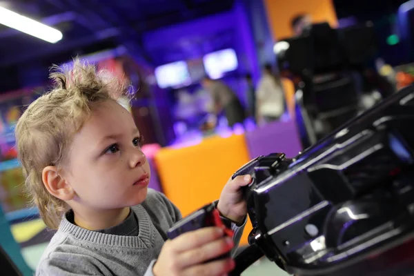 Kid playing shooting game — Stock Photo, Image