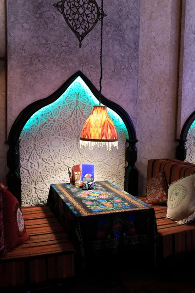 乌兹别克语餐厅的内部 — 图库照片