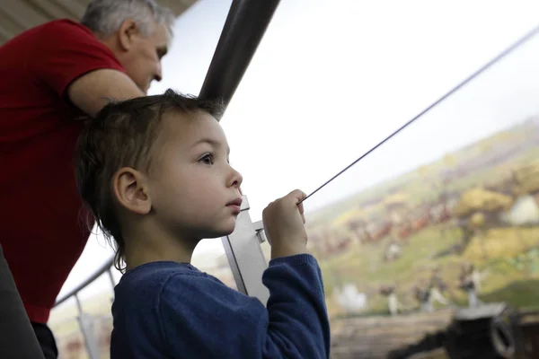 Grandfather and grandson in museum — Stock Photo, Image