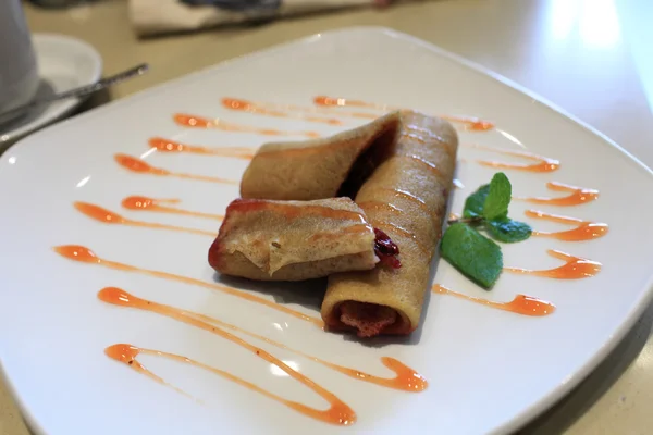 Placa con tortitas rellenas — Foto de Stock