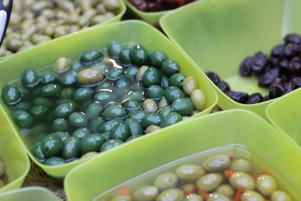 Groene olijven — Stockfoto