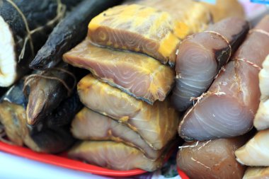 Mersin balığı ve marlin parçalar