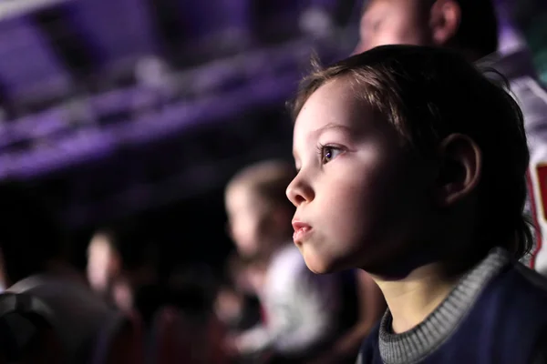 Çocuk bir konserde — Stok fotoğraf