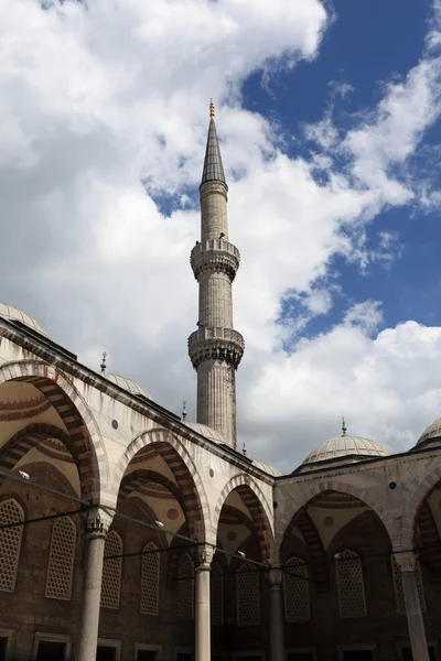 Details van blauwe moskee binnenplaats — Stockfoto