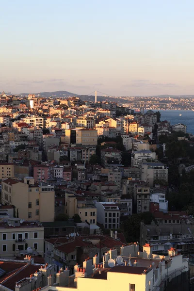 Paysage d'Istanbul au coucher du soleil — Photo