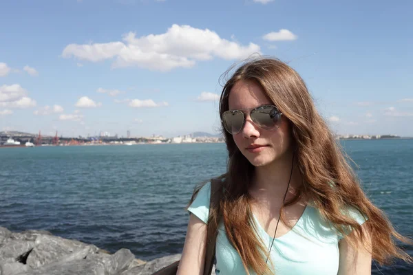 Girl on Bosphorus background — Stock Photo, Image