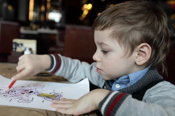 Boy drawing at the cafe — Stock Photo, Image