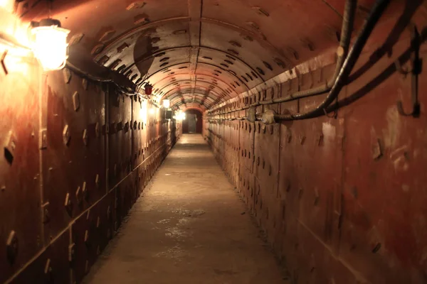 Korridor des alten sowjetischen Bunkers — Stockfoto