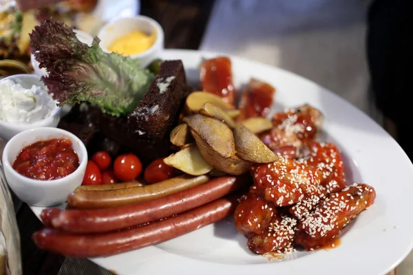 Sausages with vegetables — Stock Photo, Image