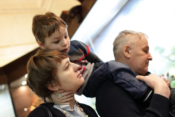 Personas que visitan museo —  Fotos de Stock