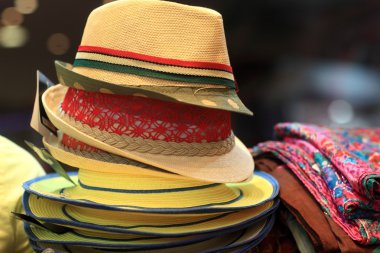 Yaz kadın şapka yığını