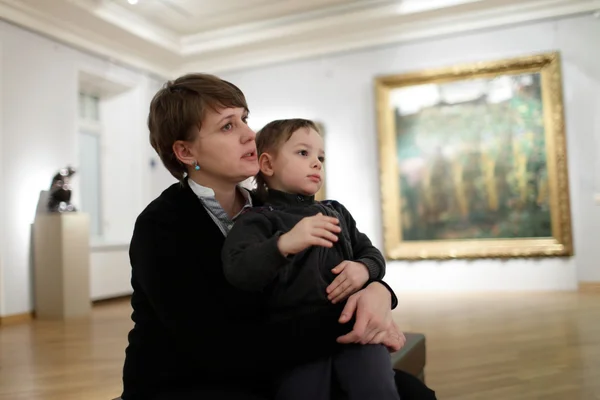 Mother with son in the gallery — Stock Photo, Image