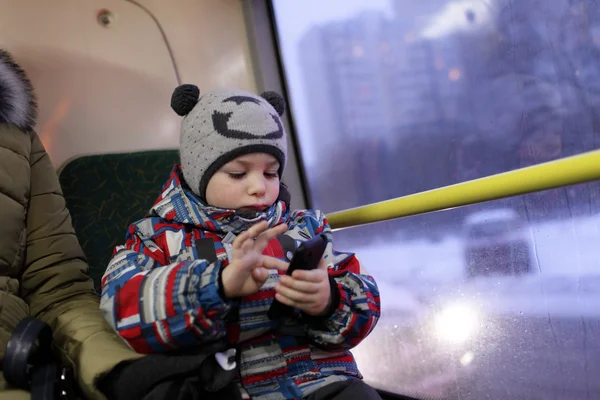 Dziecko w tramwaju — Zdjęcie stockowe