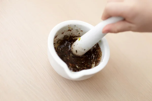 Person crushes spices in a mortar — Stock Photo, Image