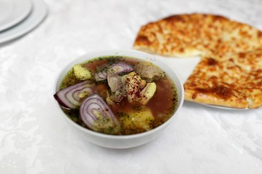 Pīti çorba ve khachapuri