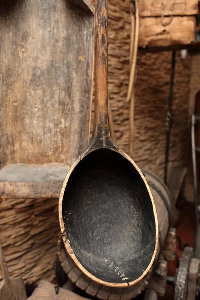 Cuchara de madera vieja — Foto de Stock