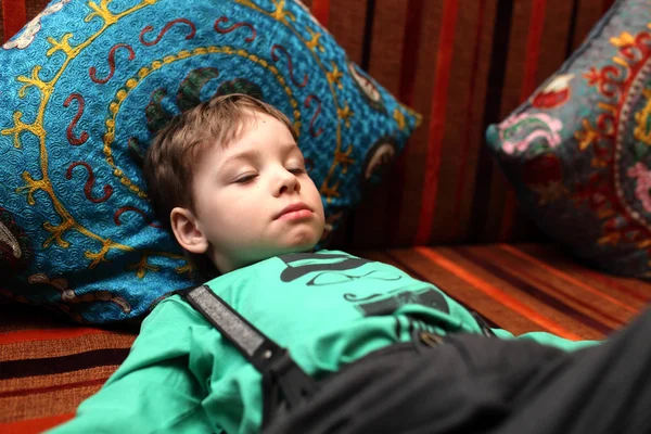 Child sleeping on sofa — Stock Photo, Image