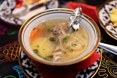 Shurpa çorbası ile plaka