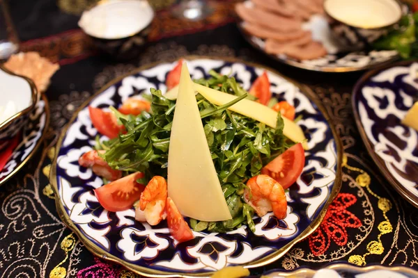 Salada de Caesar em uma chapa — Fotografia de Stock