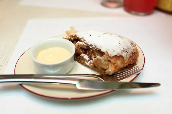 Apple-orange strudel — Stockfoto