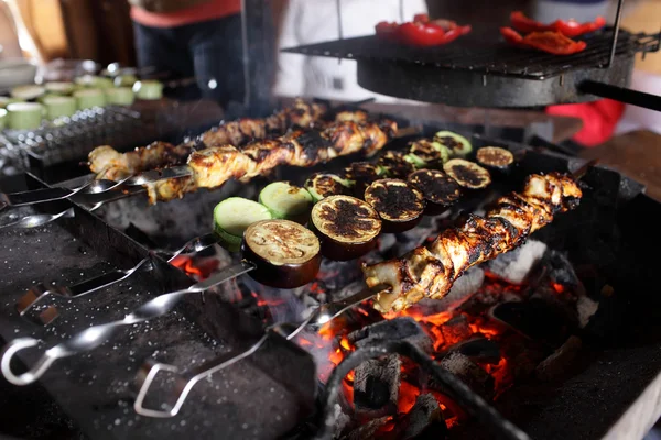 Stekt zucchini, aubergine, kött — Stockfoto