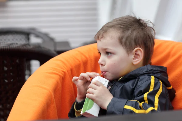 Child drinking juice — Stock Photo, Image