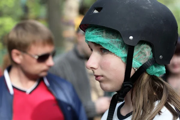 Menina no capacete — Fotografia de Stock