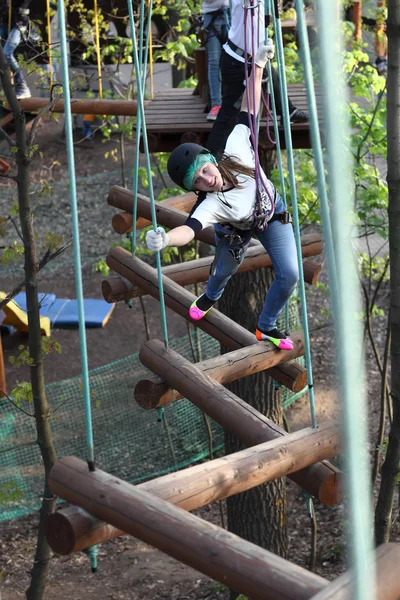 Teen climber training — Stock Photo, Image