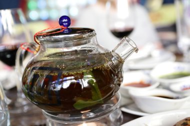 Kafede cam çaydanlık