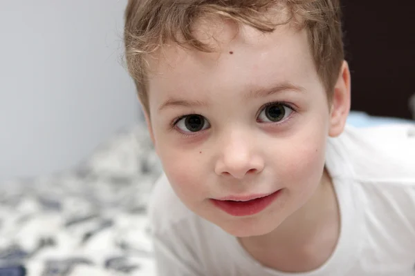 Niño pensante — Foto de Stock