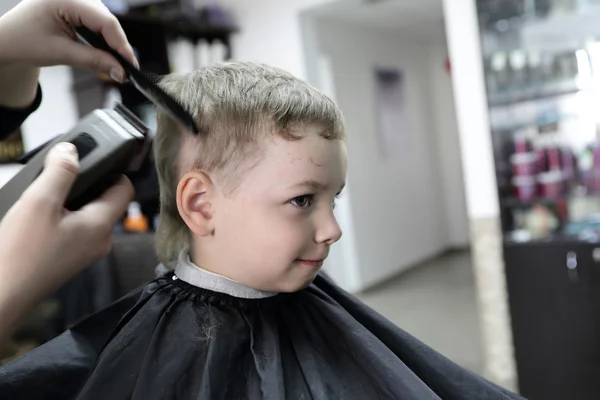 Kid having a haircut — Stock Photo, Image
