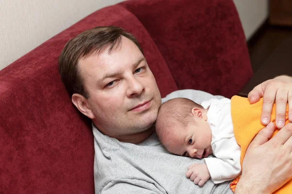 Père avec son bébé — Photo