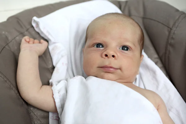 Smiling newborn baby at home — Stock Photo, Image