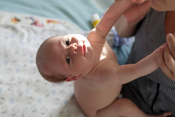 Baby doen oefeningen — Stockfoto