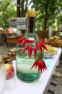 Büyük şişe kaçak içki