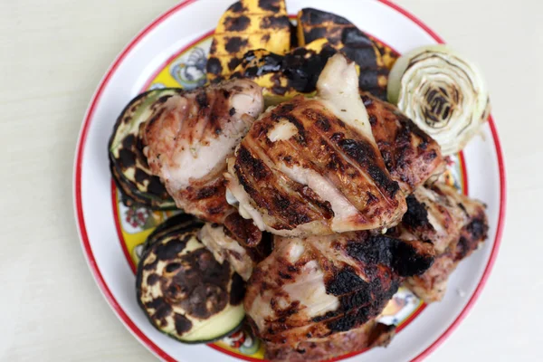 Carne assada com legumes — Fotografia de Stock