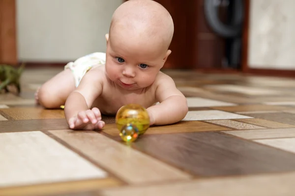 Baby playing with toy — Stock Photo, Image