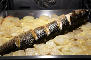 Balık Fırında patates ile