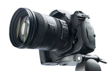 DSLR fotoğraf makinesi tripod, izole beyaz arka plan üzerinde