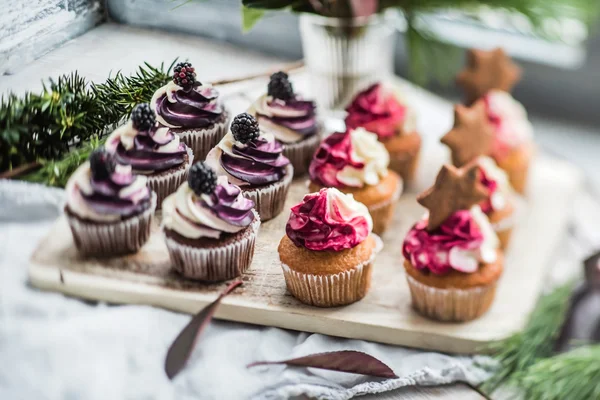 Baked Christmas cupcakes — Stock Photo, Image