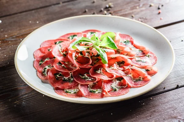 Aperitivo de carpaccio de carne — Fotografia de Stock