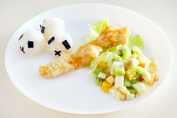 Nourriture pour les enfants sur assiette — Photo