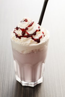 kokteyl bar masa üzerinde