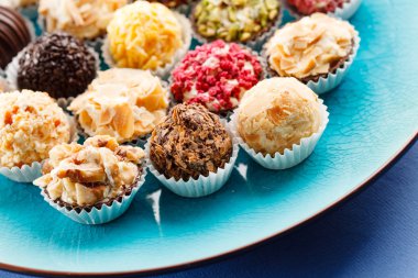 Hindistan cevizi ile çikolata şekerleme